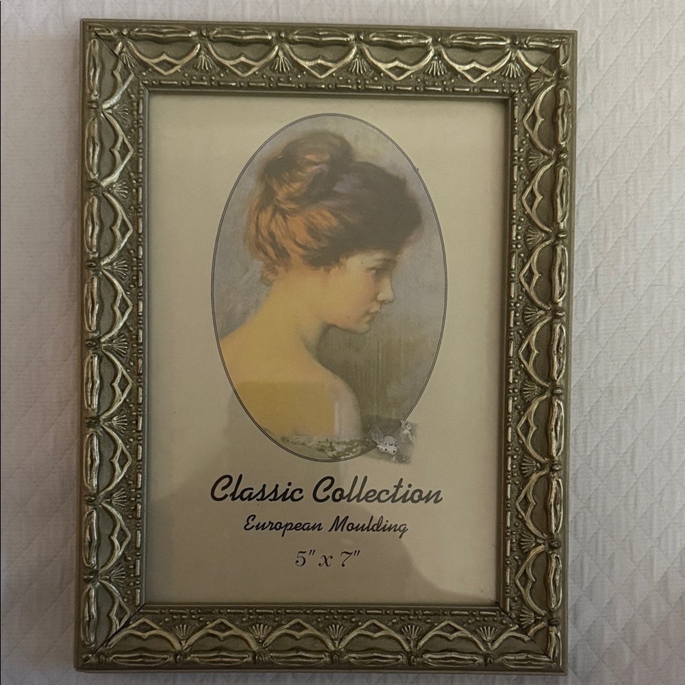 Vintage Ornate Picture Frame. Size 5x7” New